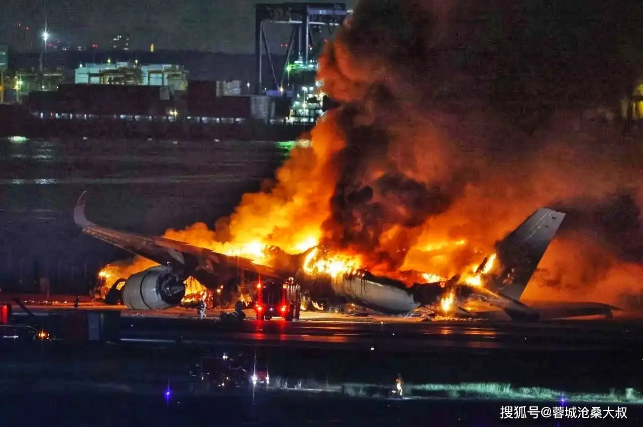 飞机飞行模拟游戏_飞行客机模拟游戏破解版_模拟客机飞行游戏