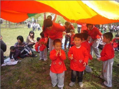 亲子游戏《捞小鱼》,培养孩子手眼协调与乐趣时光